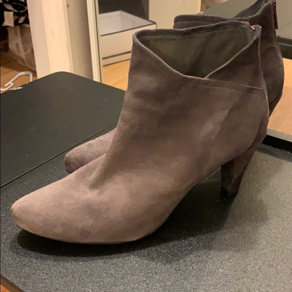 Felt grey heeled booties